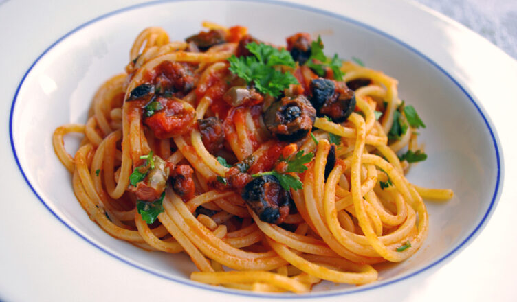 Spaghetti alla puttanesca, versione tipica romana