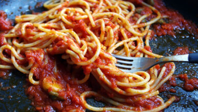 Vermicelli o spaghetti alla pizzaiola