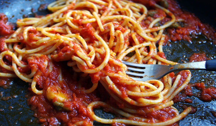 Vermicelli o spaghetti alla pizzaiola