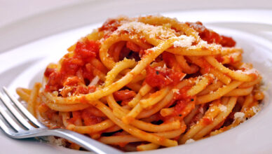 Spaghetti all'amatriciana, la versione popolare romana