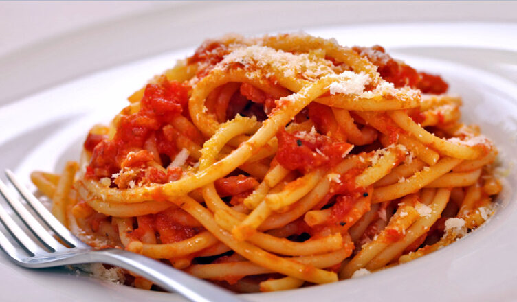 Spaghetti all'amatriciana, la versione popolare romana