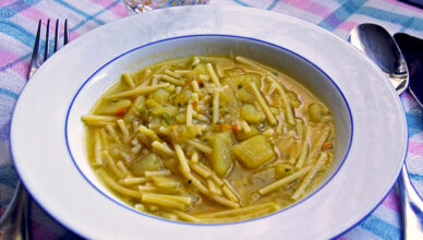 Minestra di pasta e patate, ricetta tradizionale delle Marche