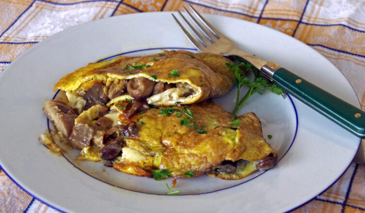 Omelette con funghi e mozzarella in versione italiana