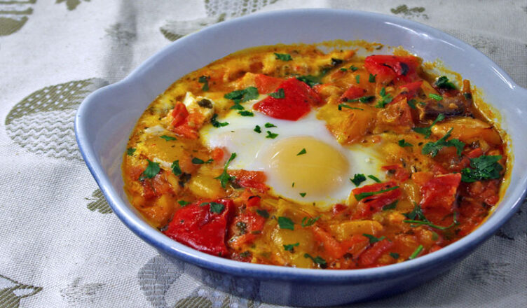 Uova peperoni e pomodori, la ricetta veneta