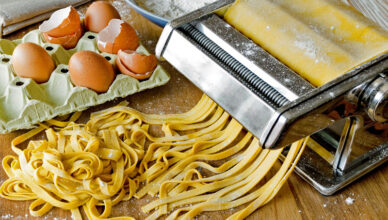 Come fare in casa la pasta all'uovo, per esempio tagliatelle all'emiliana perfette