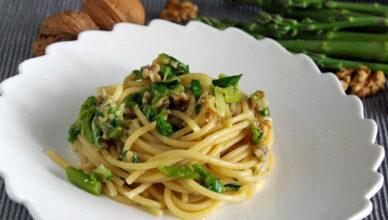 Spaghetti con asparagi e noci, ricetta marchigiana